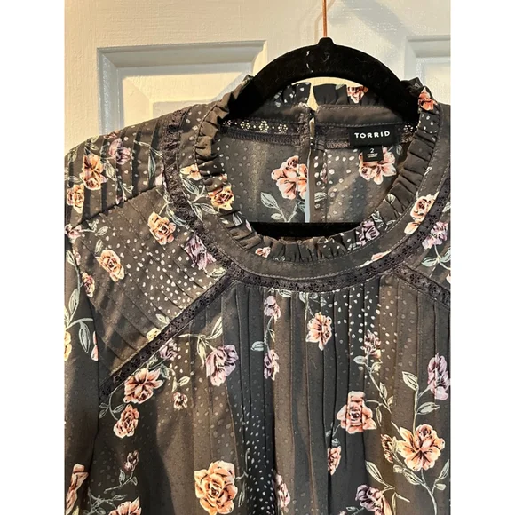 Torrid Blouse - Picture 3 of 3